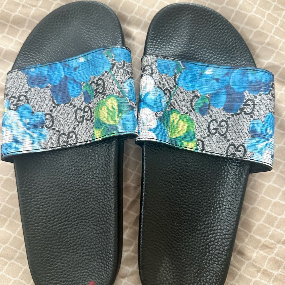 Gucci GG Supreme Slides